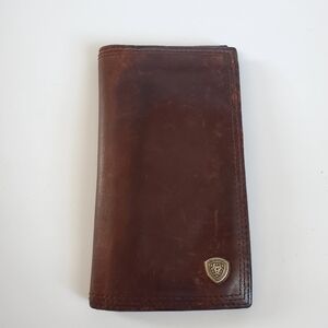 Ariat Men's Rodeo Wallet in a dark copper oil-tan leather